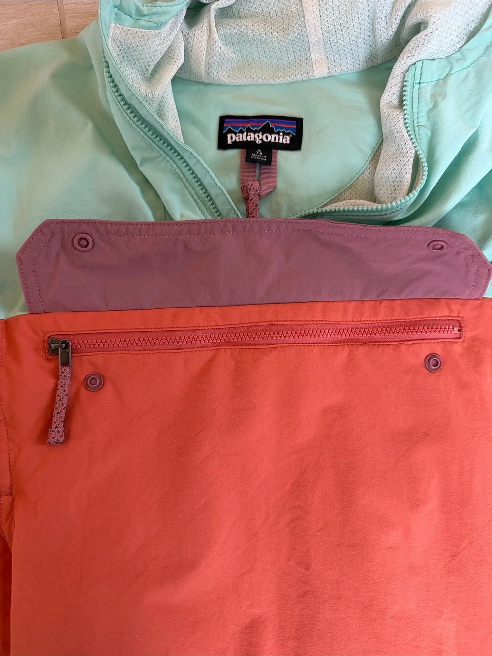 Patagonia hooded anorak